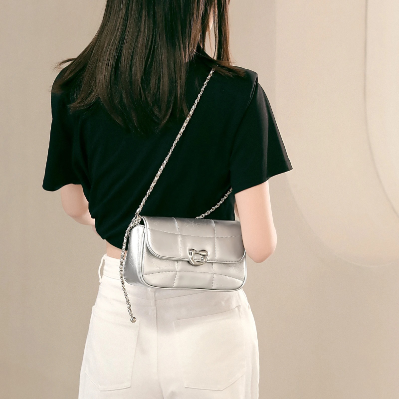 Silver Chain Luxury Crossbody Bag - Image 2