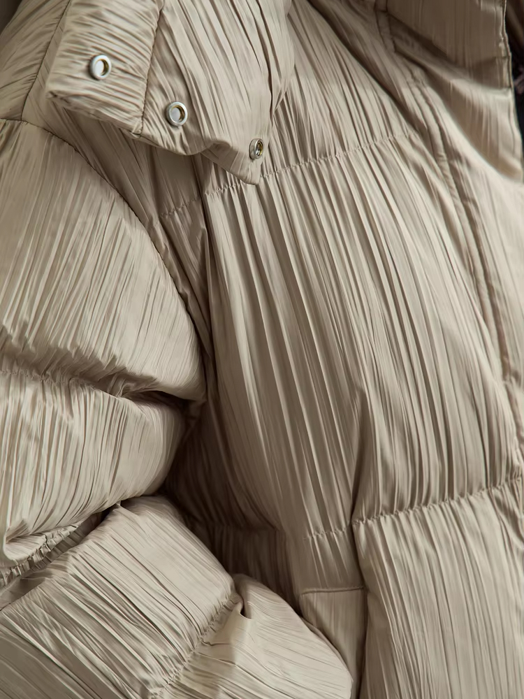 Minimalist Women's Winter Down Jacket with Detachable Hood & Pleated Texture - Image 6