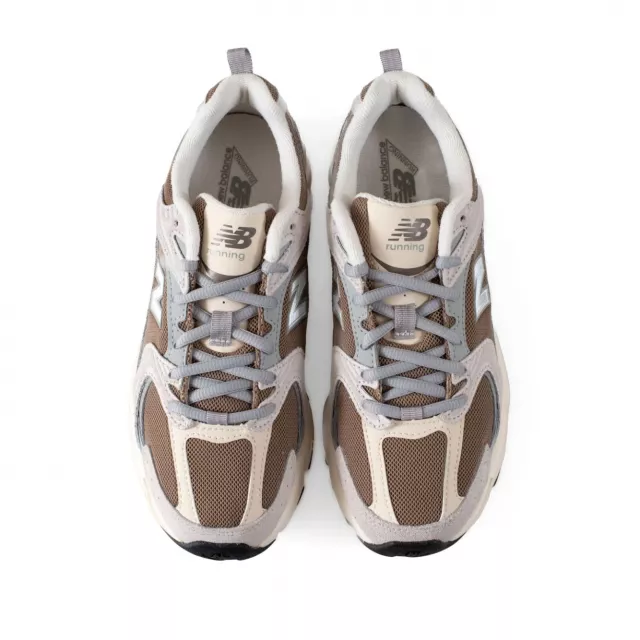 New Balance Women’s Beige Sneakers - Image 3