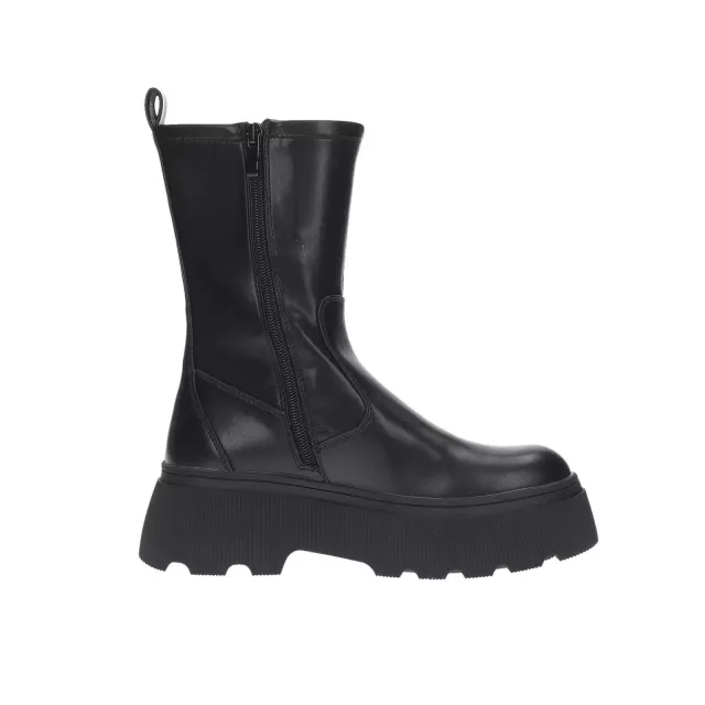 Guess Women's Black Ankle Boots - Image 4