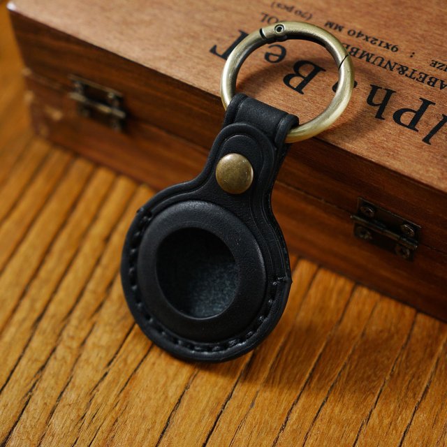Genuine Cow Leather Case for Apple AirTags with Keychain and Pet Pendant