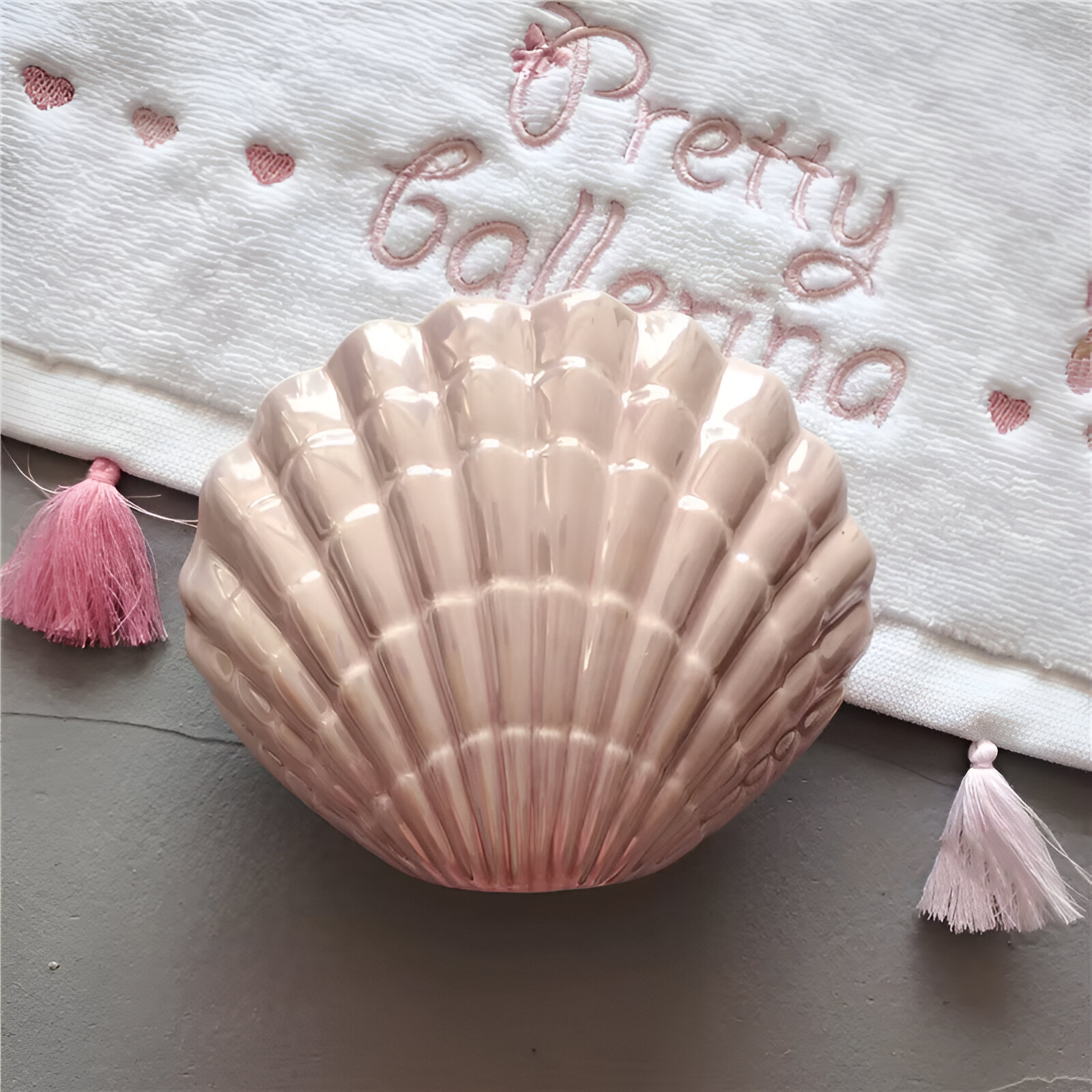 European Modern Ceramic Scallop Toothbrush Holder - Stylish Bathroom Accessory Bathroom Home & Garden https://fairsmartshop.com/european-modern-ceramic-scallop-toothbrush-holder-stylish-bathroom-accessory/