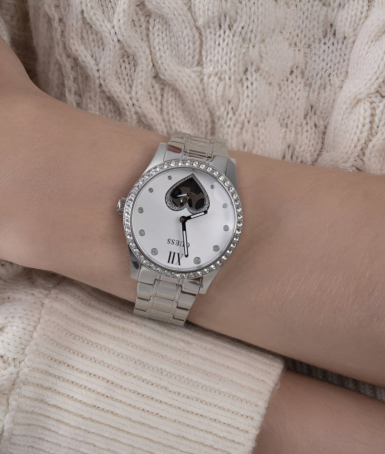 Guess Silver Stainless Steel Quartz Watch – Elegant Analog Timepiece for Men Guess Relojes Top Guess Silver Stainless Steel Quartz Watch - Elegant Analog Timepiece for Men Guess Relojes Top