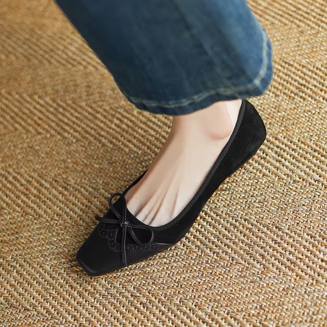 Leopard Print Leather Loafers for Women with Square Toe and Brogue Detail - Image 5