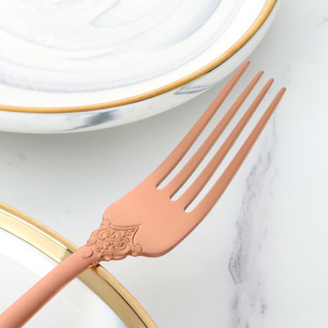 Luxury Gold Stainless Steel Flatware Set – 16-Piece Tableware - Image 3