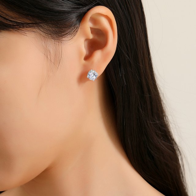 18K Gold Moissanite Stud Earrings with GRA Certificate - Luxury Jewelry for Women - Image 4