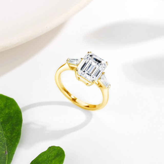 Luxury 5ct Emerald Cut Moissanite Ring - Image 4