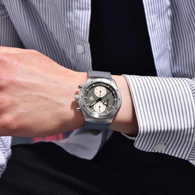 Men's Luxury Chronograph Watch – Waterproof Quartz with Luminous Dial - Image 5