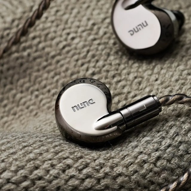 High-Performance Titanium Grey Dynamic Driver IEMs with Swappable Filters - Image 3