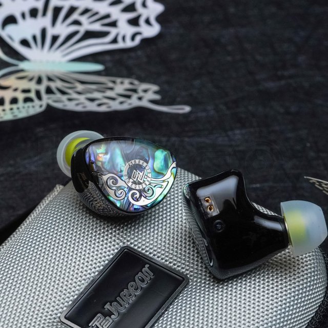 Hi-Fi In-Ear Monitors with 7-Driver Hybrid Setup and Silver-Plated Cable - Image 4