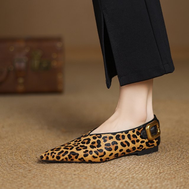 Women's Retro Leopard Print Pointed Toe Ballet Pumps - Image 6