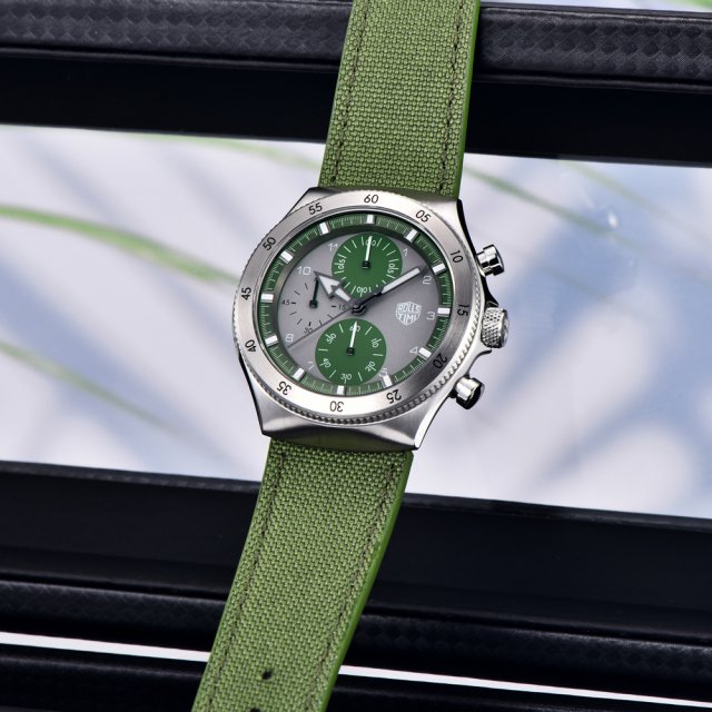 Men's Luxury Chronograph Watch – Waterproof Quartz with Luminous Dial - Image 4