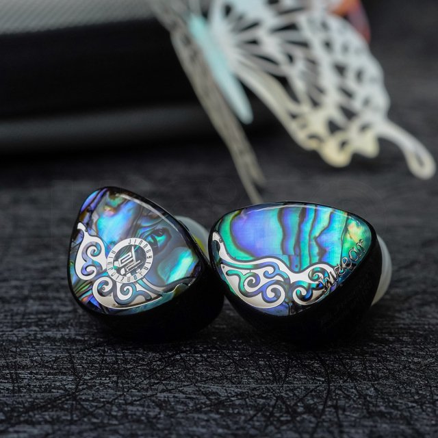 Hi-Fi In-Ear Monitors with 7-Driver Hybrid Setup and Silver-Plated Cable - Image 3