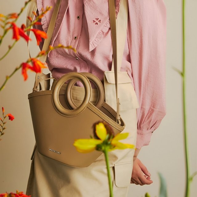 Vintage Leather Crossbody Shell Bag - Image 4