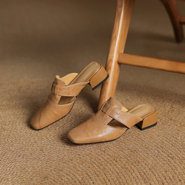 Women's Summer Leather Mules with Pointed Toe and Chunky Heel - Image 7