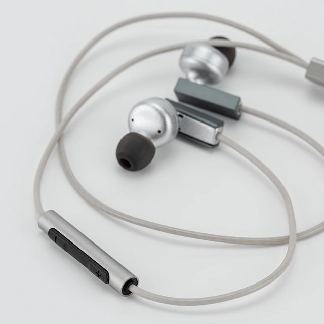 High-Resolution Planar USB-C In-Ear Headphones with Superinear Driver - Image 3