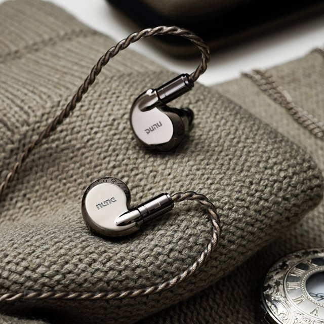 High-Performance Titanium Grey Dynamic Driver IEMs with Swappable Filters - Image 4