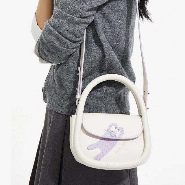 Chic Circular Soft Leather Bag with Synthetic Lining – Stylish Everyday Purse - Image 3