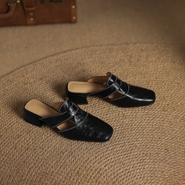 Women's Summer Leather Mules with Pointed Toe and Chunky Heel - Image 4