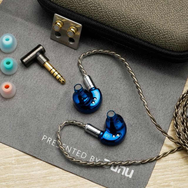 Hi-Res Dynamic Driver Earphones - Image 5