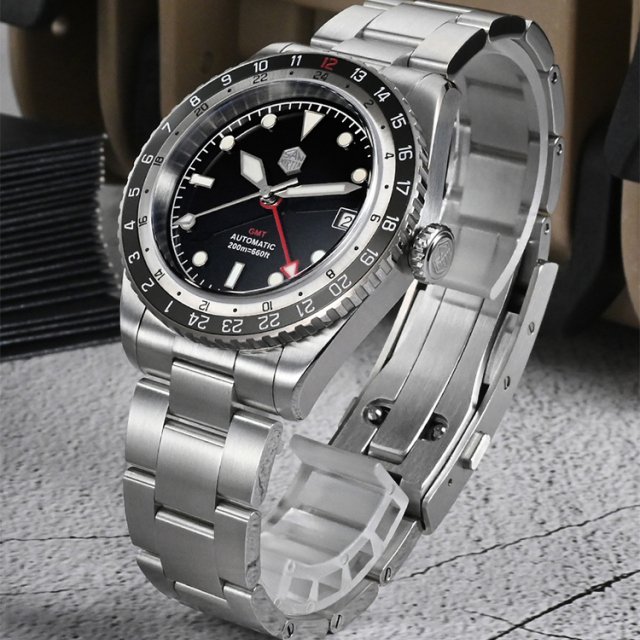 Luxury GMT Automatic Diving Watch with Ceramic Bezel & Sapphire Glass - Image 4