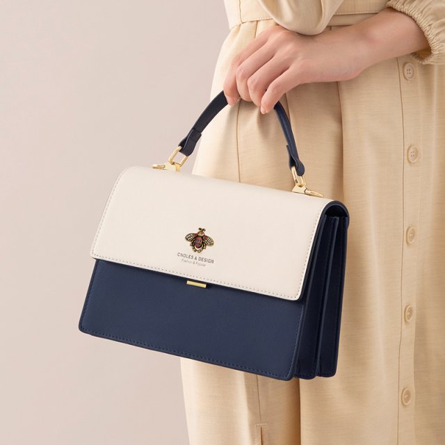 Women's Leather Bee Shoulder Bag - Image 4