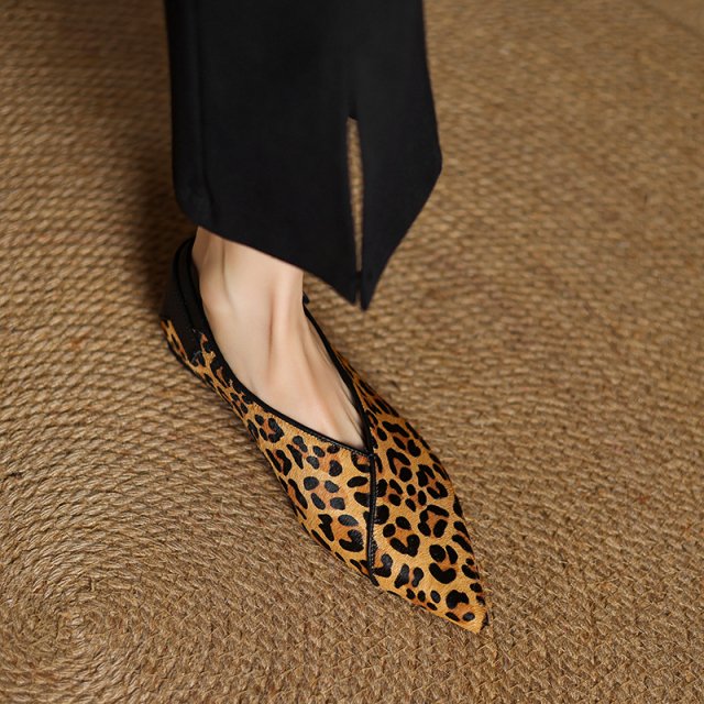 Women's Retro Leopard Print Pointed Toe Ballet Pumps - Image 7