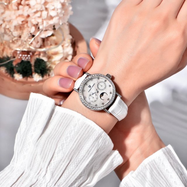 Elegant Women's Quartz Watch with Sapphire Crystal & Luminous Dial - Image 3