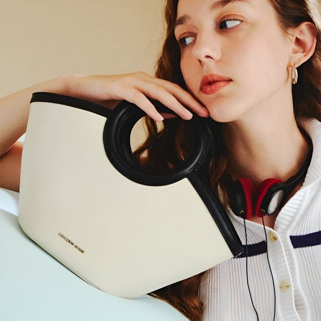 Vintage Leather Crossbody Shell Bag - Image 3
