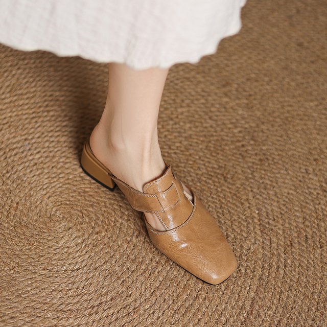 Women's Summer Leather Mules with Pointed Toe and Chunky Heel - Image 5