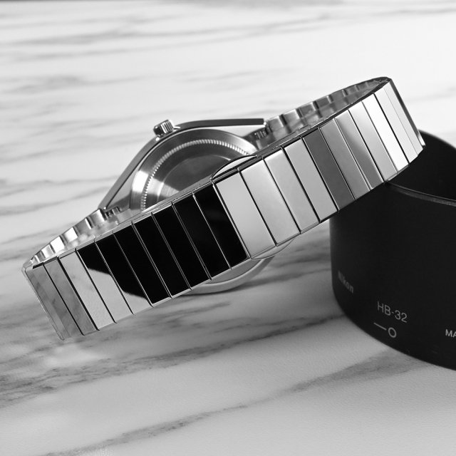 Luxury 37mm Automatic Dress Watch with Sapphire Crystal & Day-Date Display - Image 6