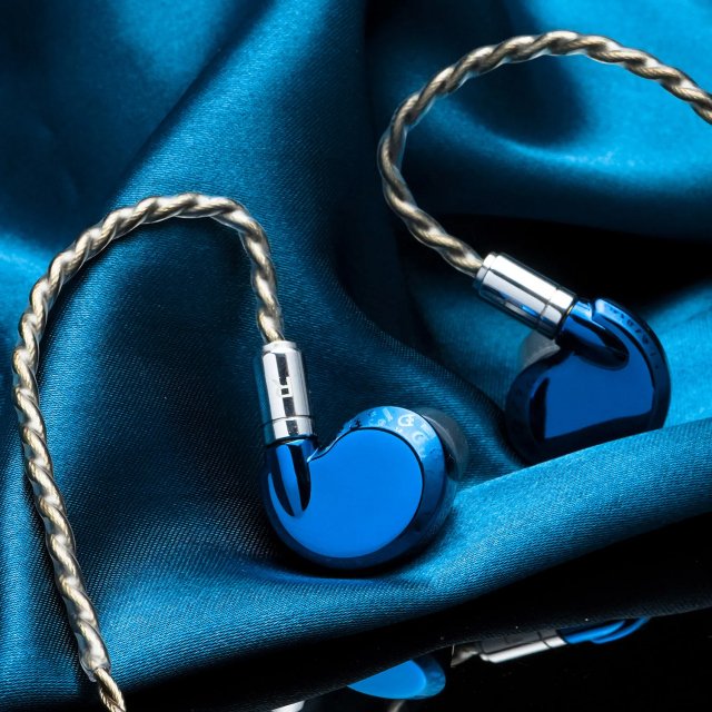 Hi-Res Dynamic Driver Earphones - Image 3