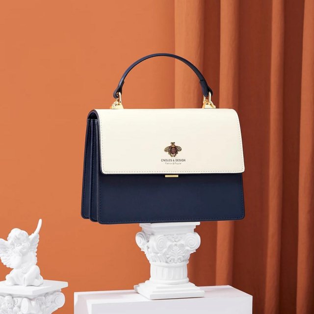 Women's Leather Bee Shoulder Bag - Image 5