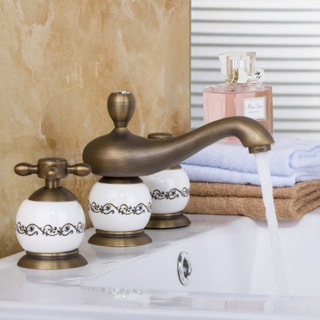 3-Piece Deck Mounted Bathroom Faucet Set with Dual Handles for Sink and Bathtub - Image 4