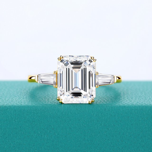 Luxury 5ct Emerald Cut Moissanite Ring - Image 3