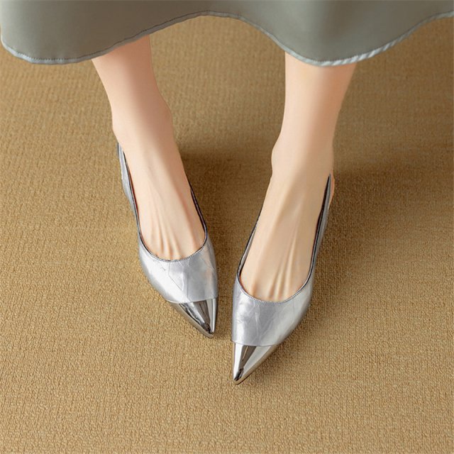 Chic Genuine Leather Summer Sandals for Women with Covered Toe & Metal Detail - Image 4