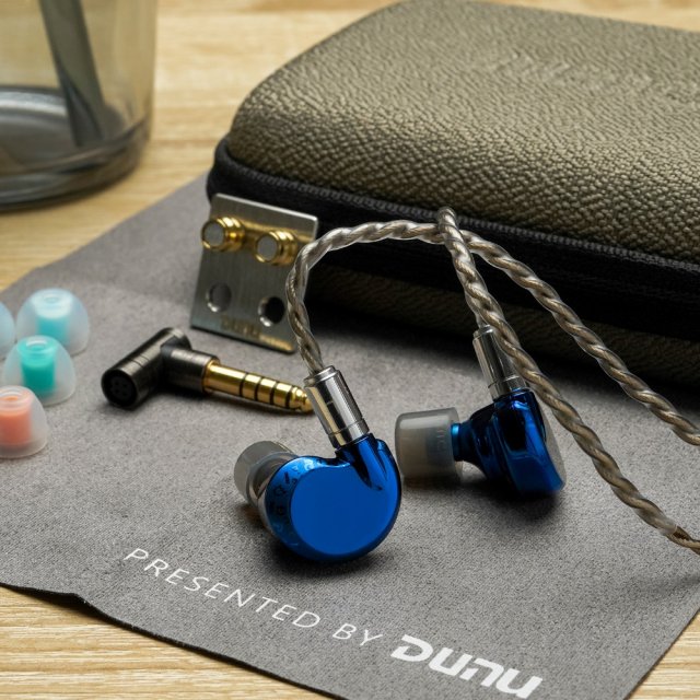 Hi-Res Dynamic Driver Earphones - Image 4