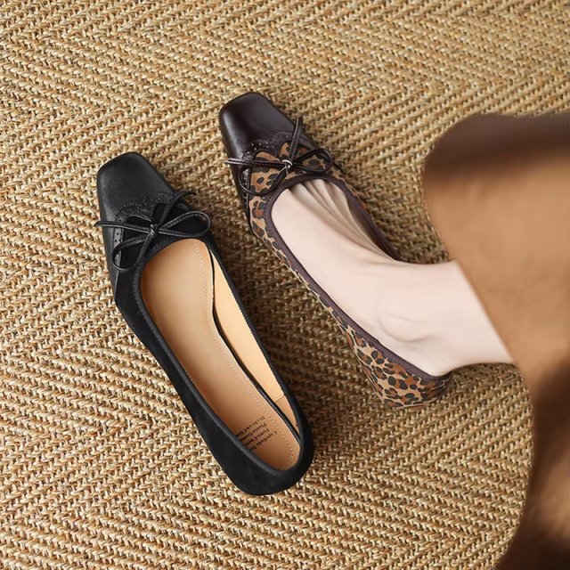 Leopard Print Leather Loafers for Women with Square Toe and Brogue Detail - Image 3