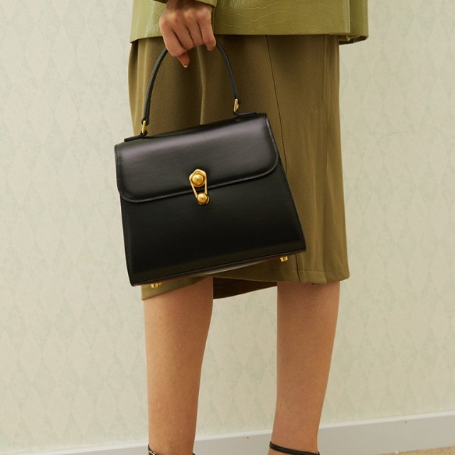 Luxury Flap Leather Handbag - Image 5