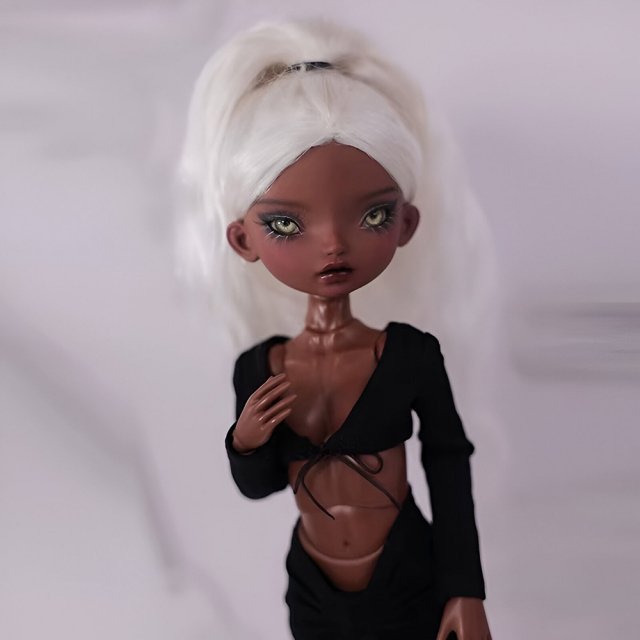 1/6 Scale Tanned Skin BJD Doll – Mature Makeup, Realistic Resin, Movable Joints - Image 4