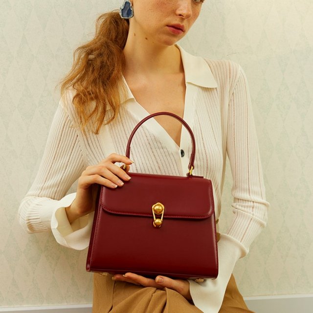 Luxury Flap Leather Handbag - Image 3
