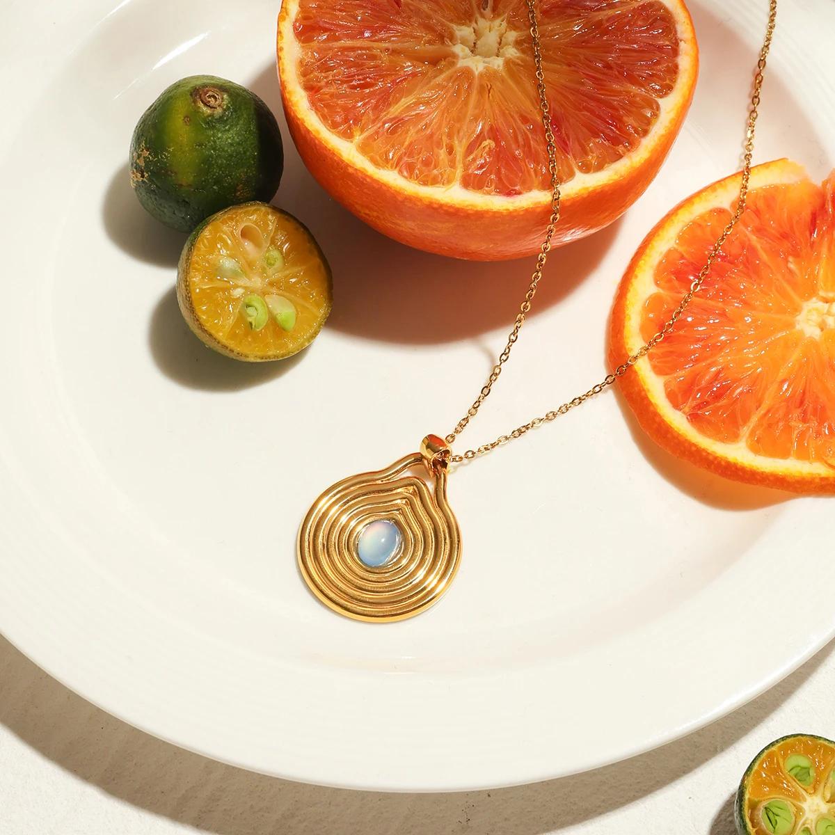 Vintage Ribbed Pendant Necklace in 18K Gold with Blue Resin Inlay – Waterproof view 2