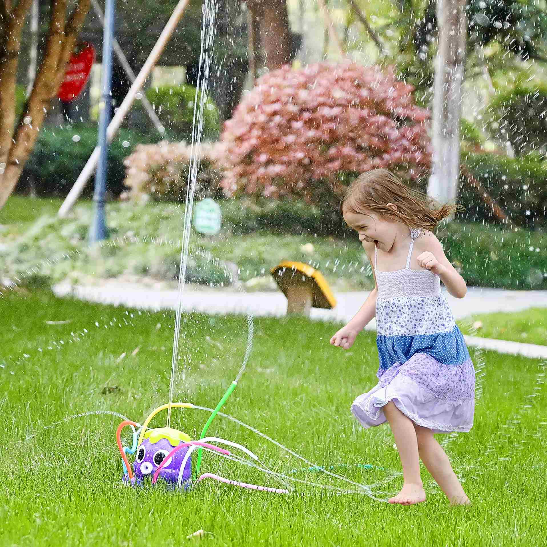 Space Rocket Octopus Sprinkler Water Toy - Image 6