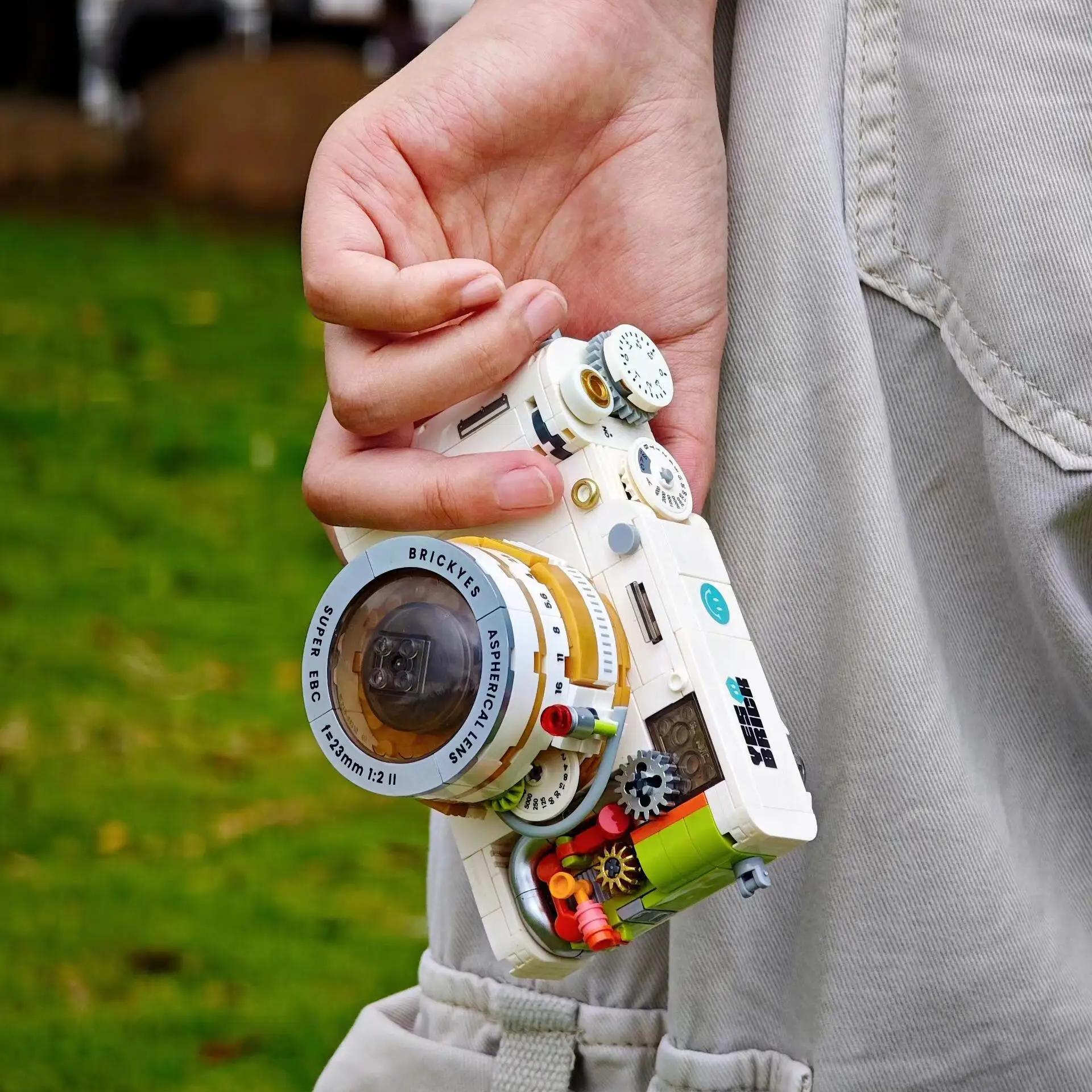 Retro Camera DIY Mini Brick Set - Image 3