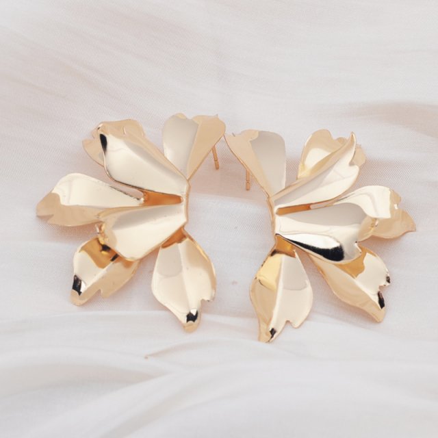 Vintage Gold Folded Petal Drop Earrings for Women – Elegant Dangle Jewelry