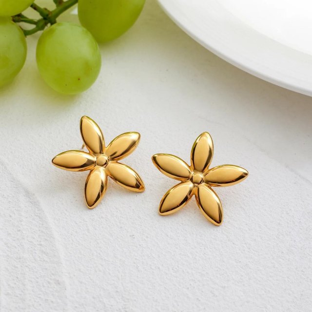 Glossy Flower Stud Earrings – 18K Gold-Plated Waterproof Stainless Steel