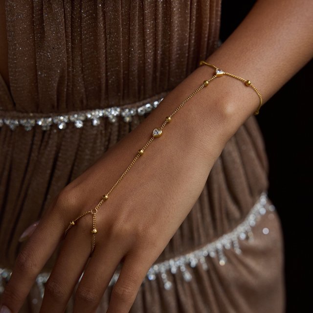 Elegant 18K Gold Heart Zircon Finger Bracelet for Women