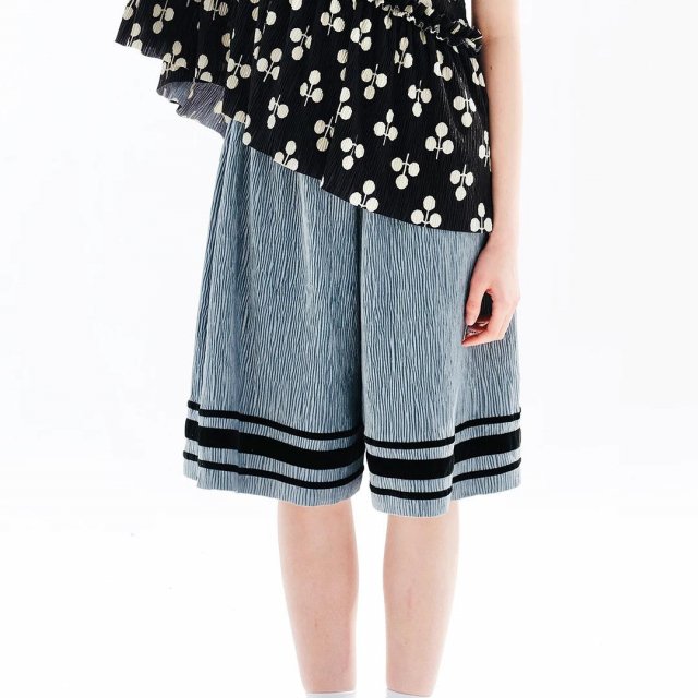 Elastic Waist Blue Striped Pleated Shorts for Women – Casual Wide Leg Style