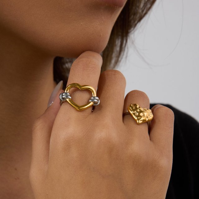 18K Gold Hammered Heart Ring