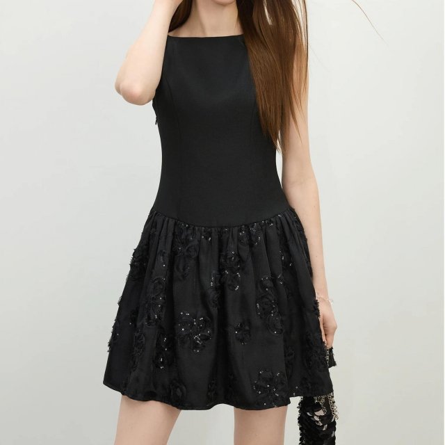 Minimalist Sleeveless Lace Flower Bud Dress